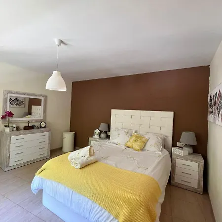 Habitación en casa particular Amplia Y Comoda Reus