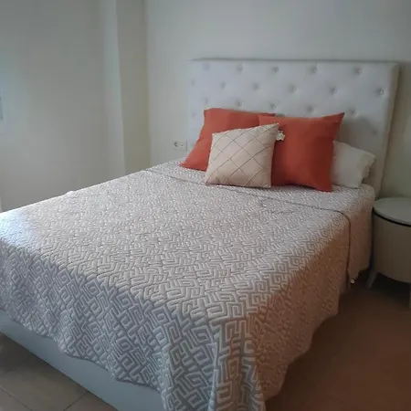 Habitación en casa particular Amplia Y Comoda Reus